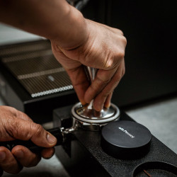 La Pavoni Leveler – Ammattimainen kahvin jakaja (musta)