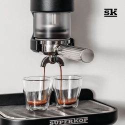 Superkop Musta